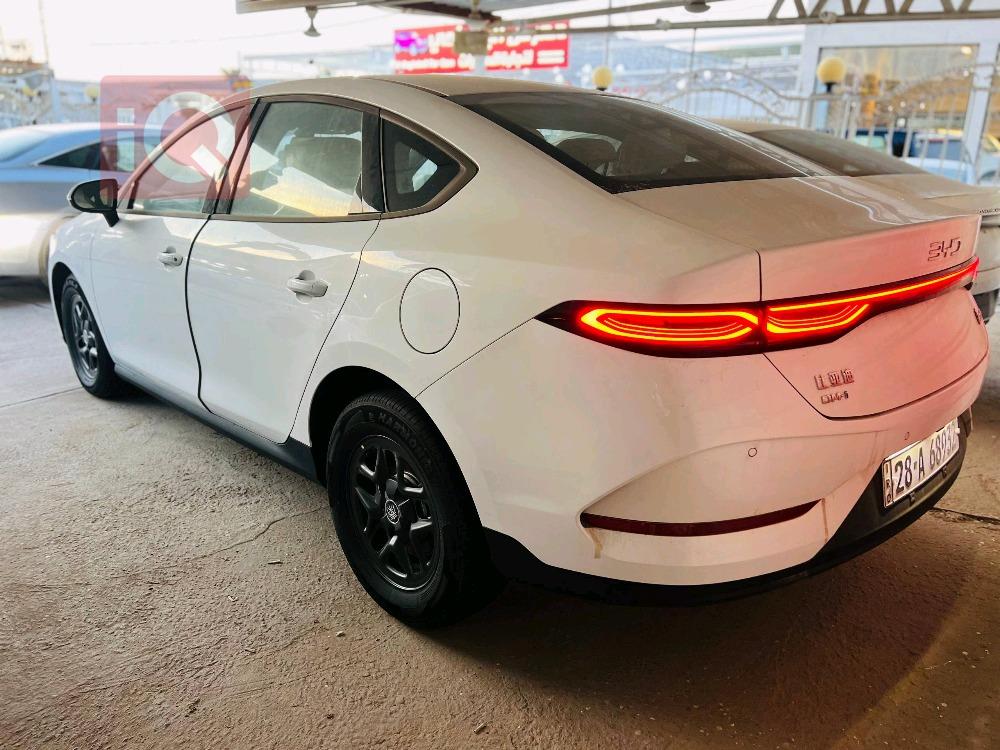 بی وای دی Qin Plus